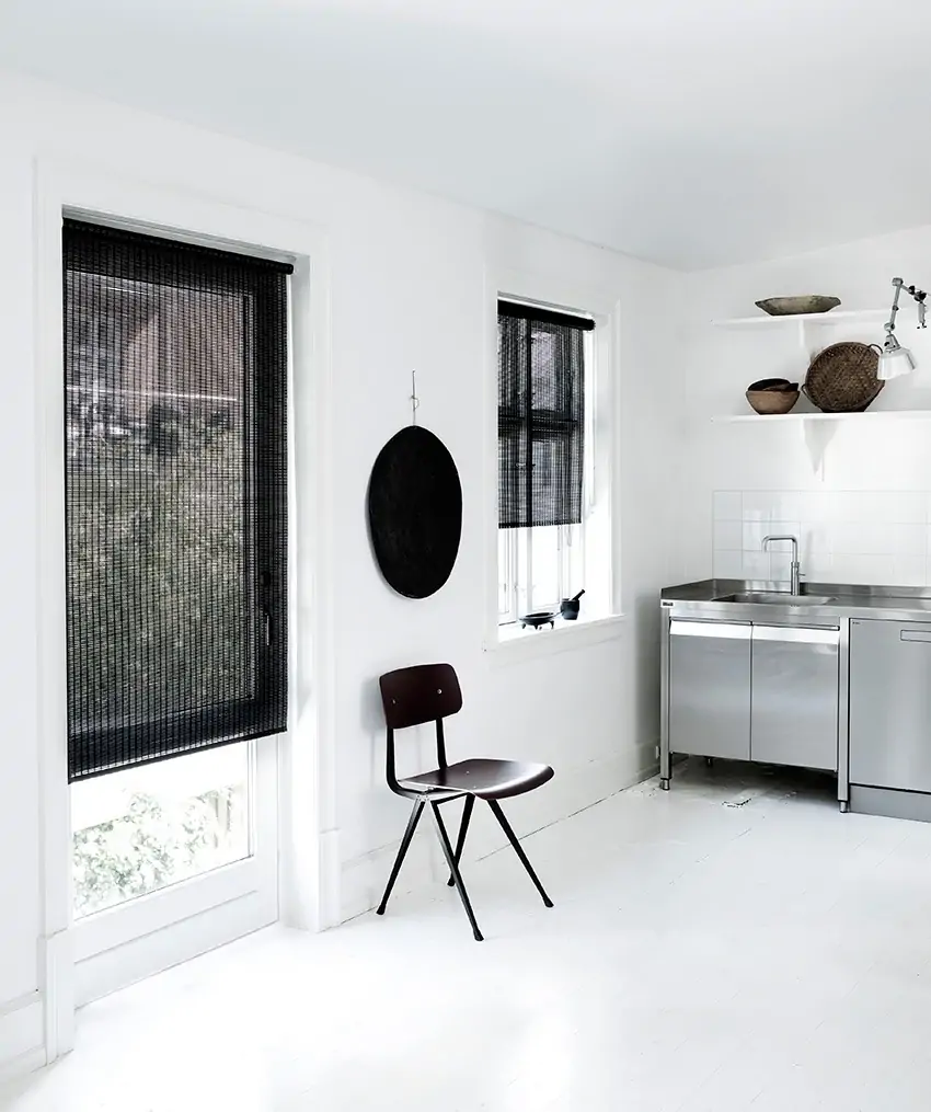 Black bamboo roller blind, with chain pull