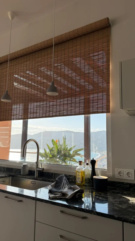 💚Grey stain bamboo💚 Amazing view in Spain with our Grey stain roller blind with a chain pull👌🏼 The design is made to mea…